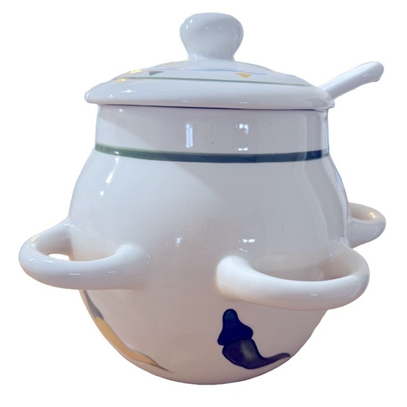 White Hand Painted Chili Pepper Ceramic Soup Tureen with Lid and Spoon - Picture 1 of 8